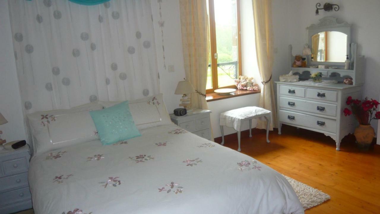 Le Rocher B&B Yvrandes Екстериор снимка