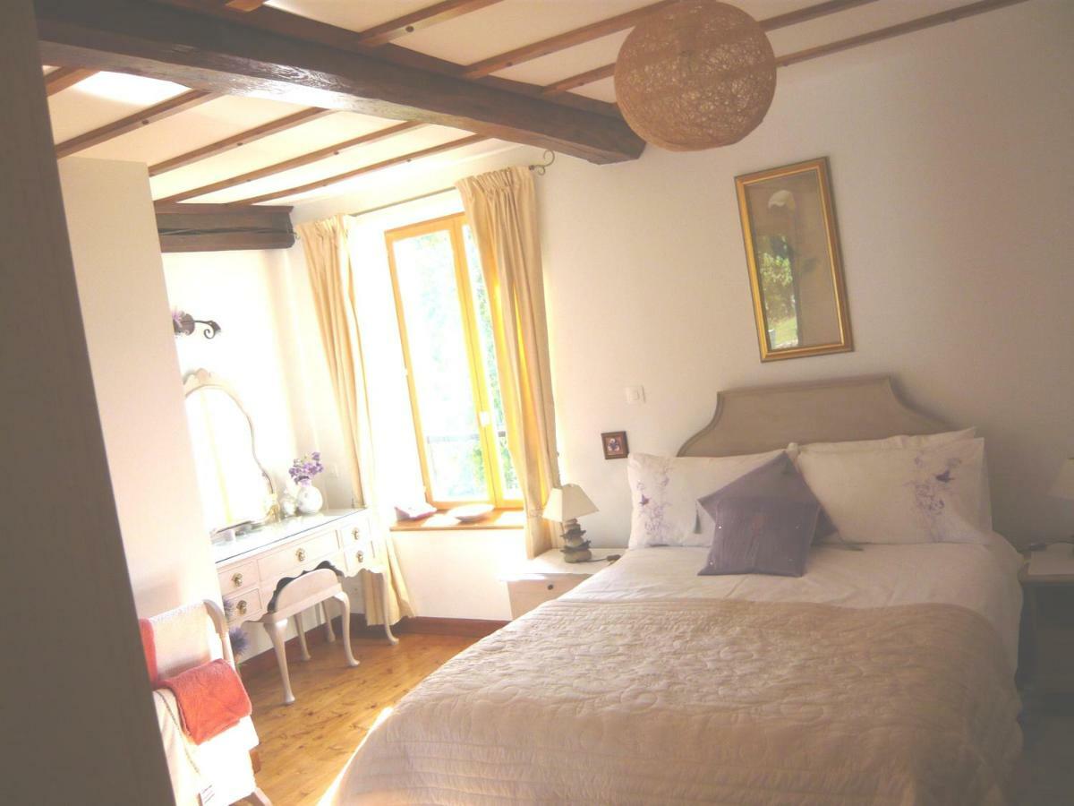 Le Rocher B&B Yvrandes Екстериор снимка