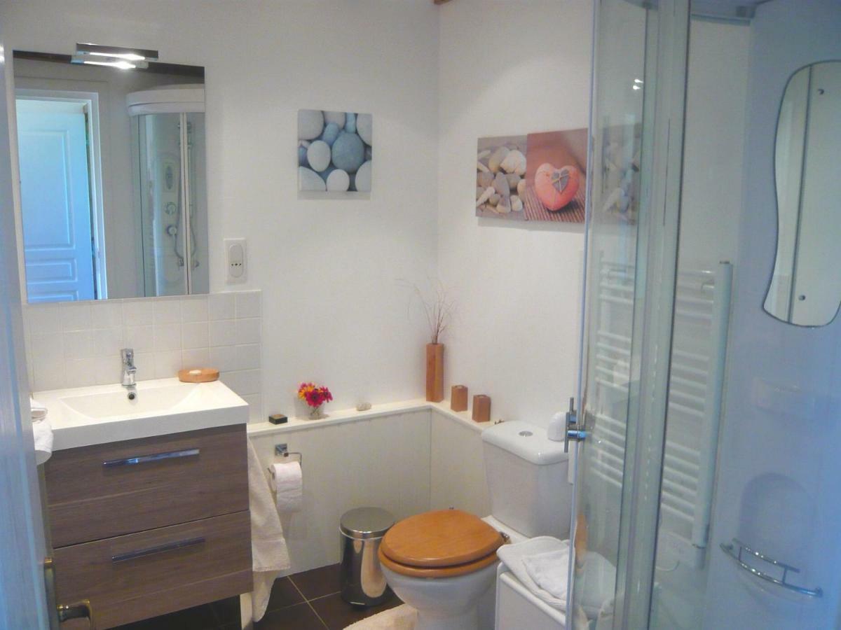 Le Rocher B&B Yvrandes Екстериор снимка