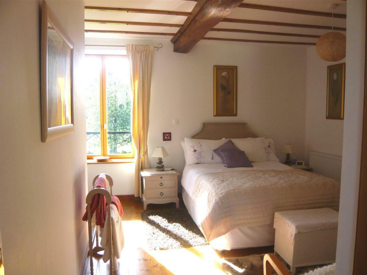 Le Rocher B&B Yvrandes Екстериор снимка