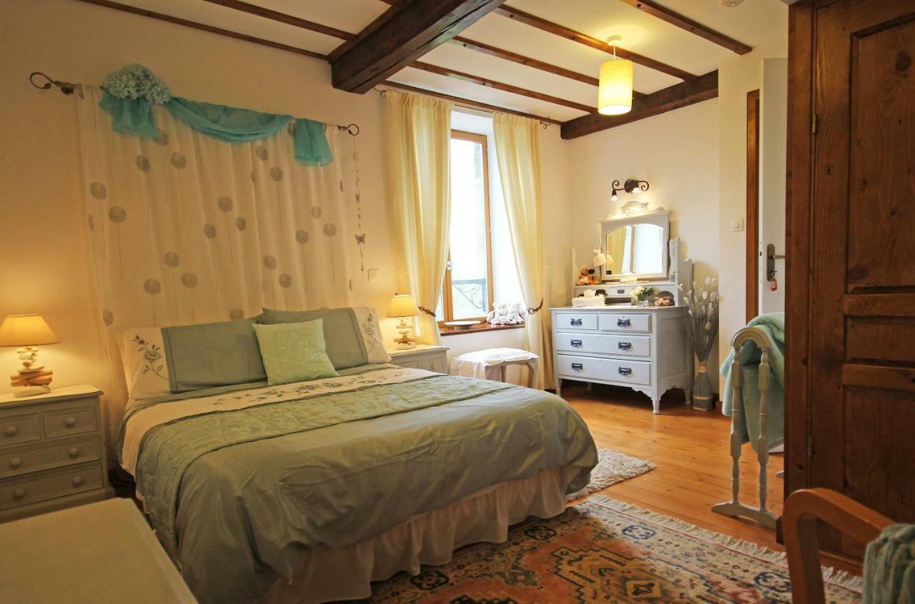 Le Rocher B&B Yvrandes Екстериор снимка